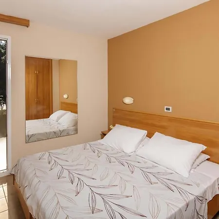 公寓 Stunning Apartment In Umag *